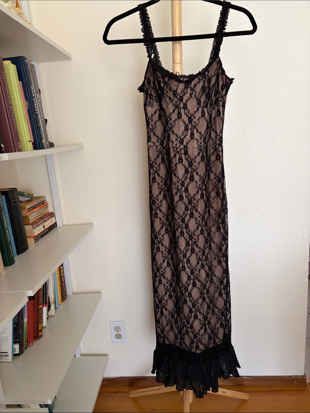 Stretchy Lace 90s Style Midi Dress